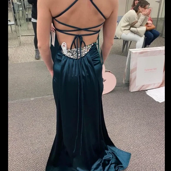 David’s bridal good condition. The brighter green is the correct color!!!! - Picture 3 of 4